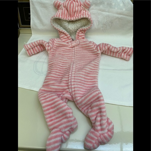 Modern Baby Other - 💙2/$15 Modern Baby PLUSH Hooded & Footed Onesie